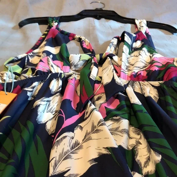 Ladies Swimsuit Top. New with tags, Size 14 w. - Picture 3 of 5